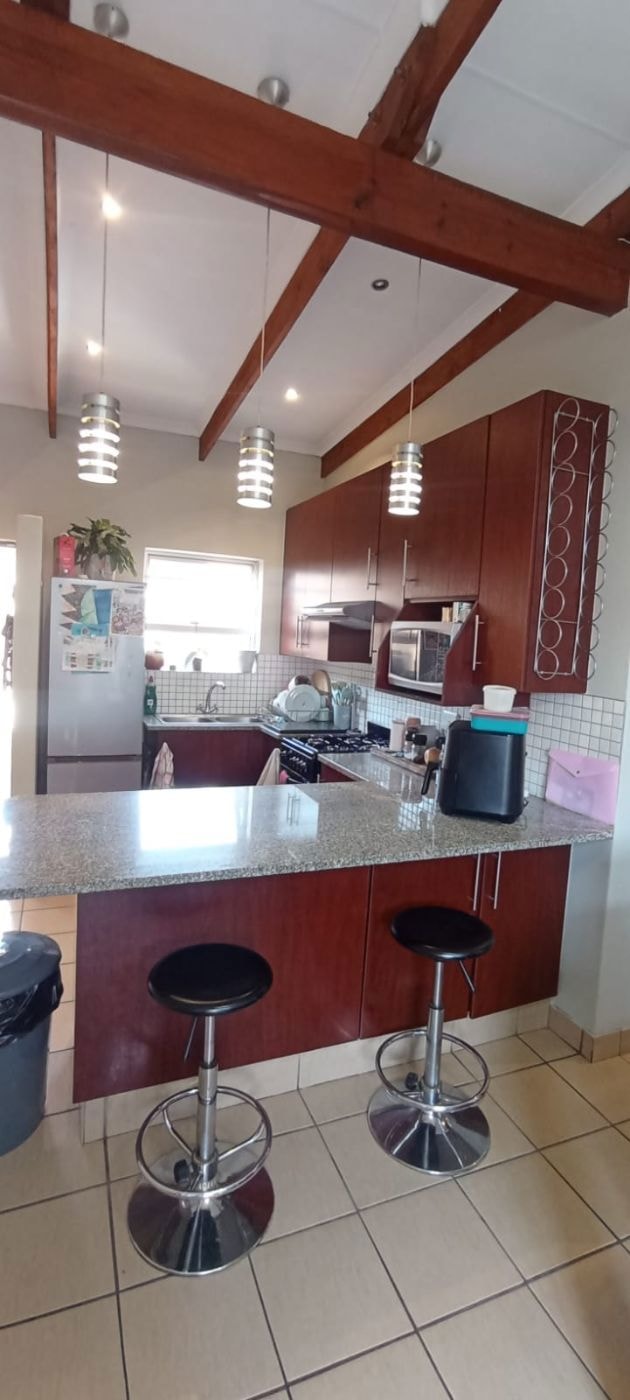 Townhouse to rent in Glen Marais - ENL1738974