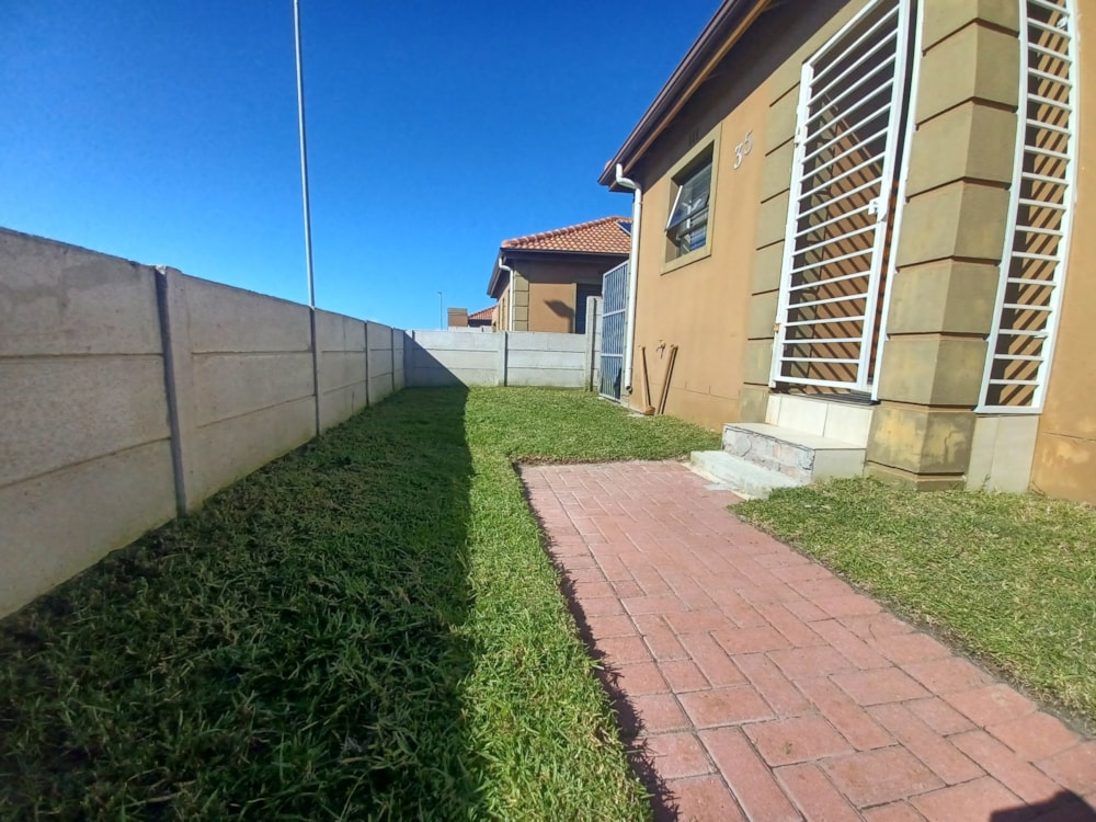 House for sale in Rocklands, Mitchells Plain - 1MN1739052