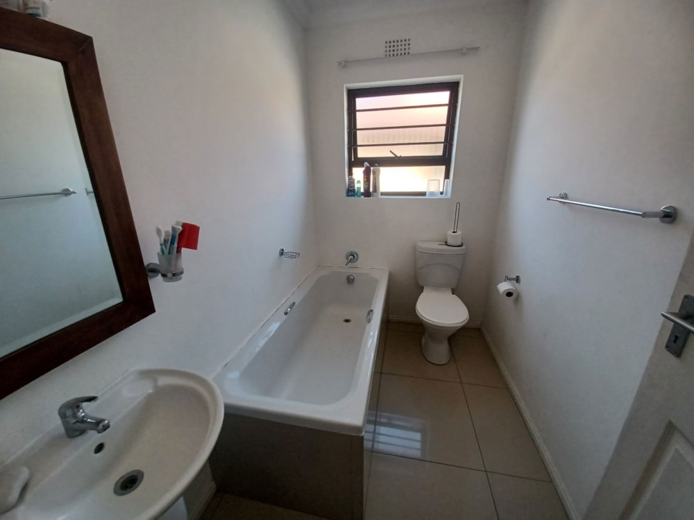 House for sale in Rocklands, Mitchells Plain - 1MN1739052 House for sale in Rocklands, Mitchells Plain - 1MN1739052