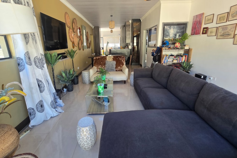 Townhouse for sale in Burnside, Bulawayo, Zimbabwe - 3ZB1739161