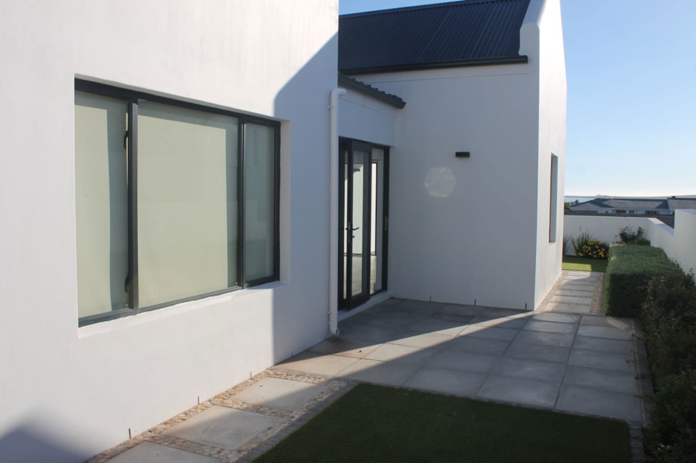 Retirement home for sale in Middedorp, Langebaan - LA1739401