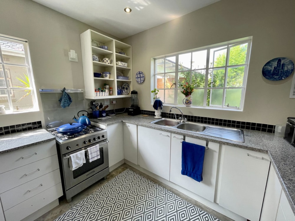 Garden cottage to rent in Linden - JBL1739282