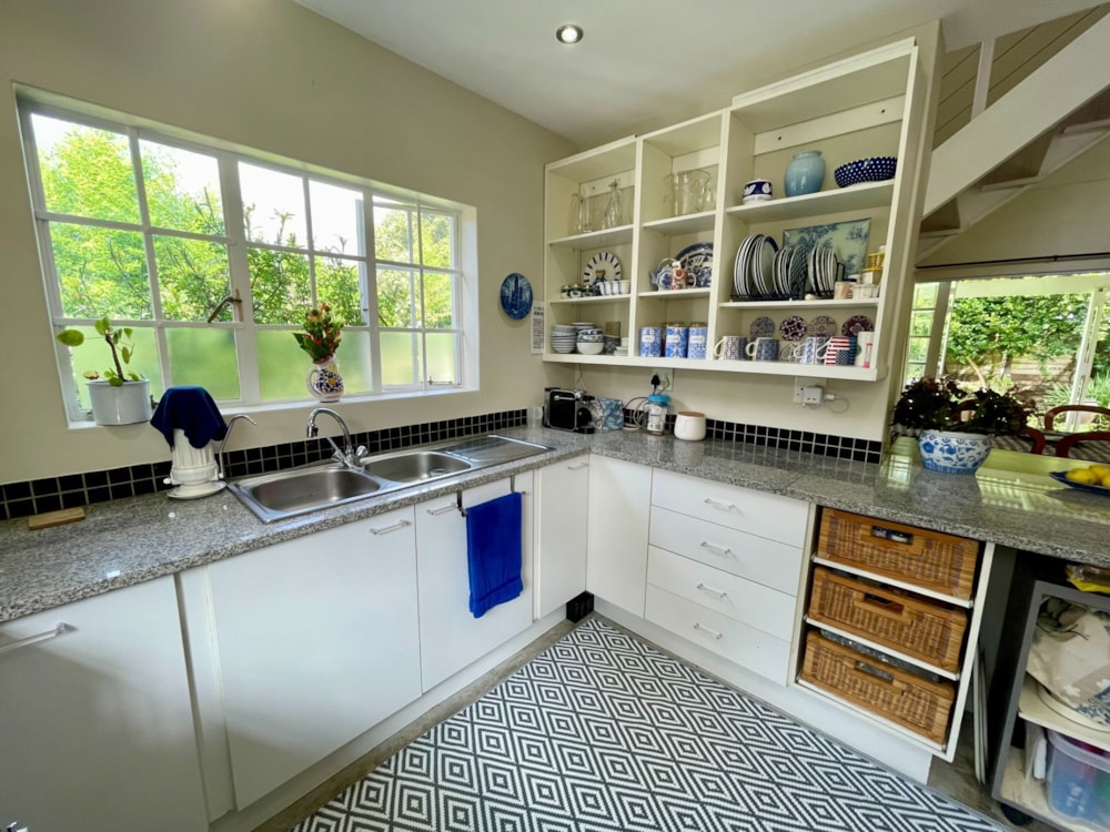 Garden cottage to rent in Linden - JBL1739282