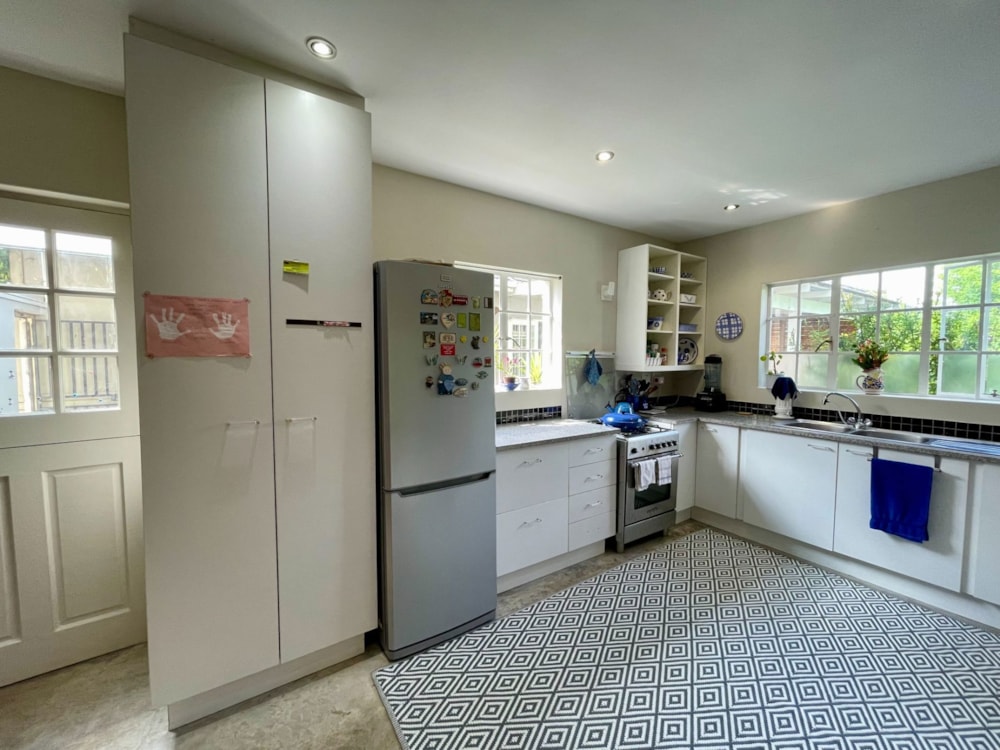 Garden cottage to rent in Linden - JBL1739282