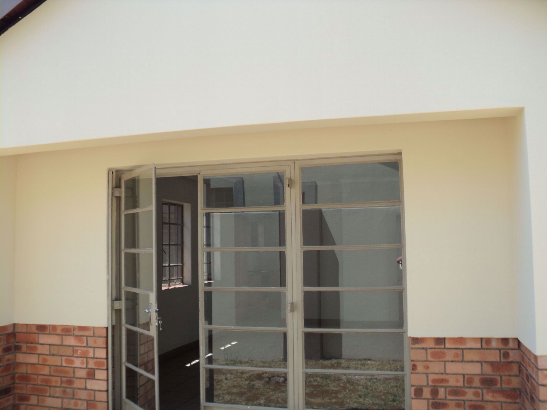 Townhouse to rent in Waterval East - 1RU1739312