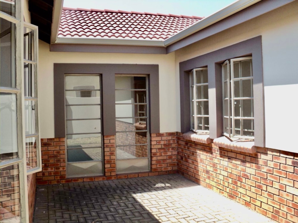 Townhouse to rent in Waterval East - 1RU1739312