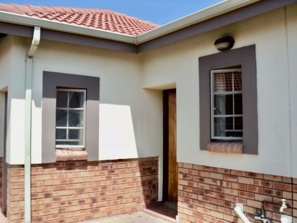 Townhouse to rent in Waterval East - 1RU1739312
