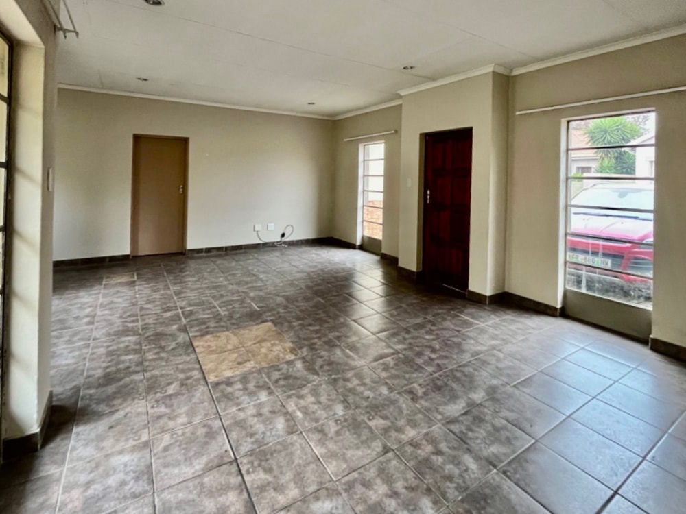 Townhouse to rent in Waterval East - 1RU1739312