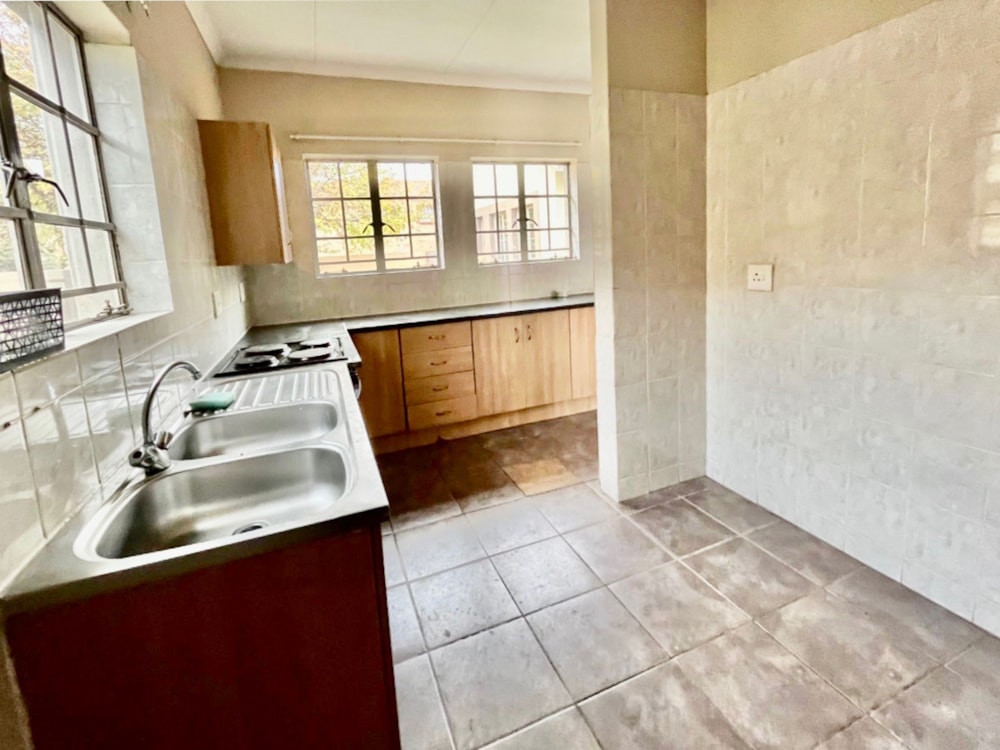 Townhouse to rent in Waterval East - 1RU1739312