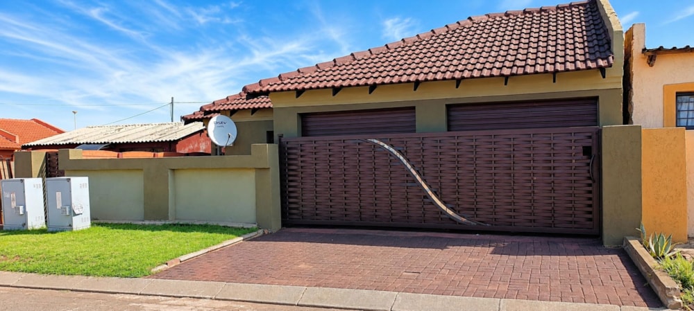 House for sale in Vosloorus - BOK1739407