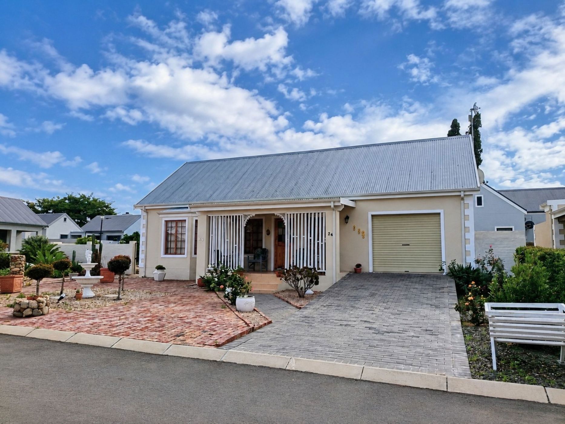 Townhouse for sale in Wesbank, Oudtshoorn - 1OU1739366