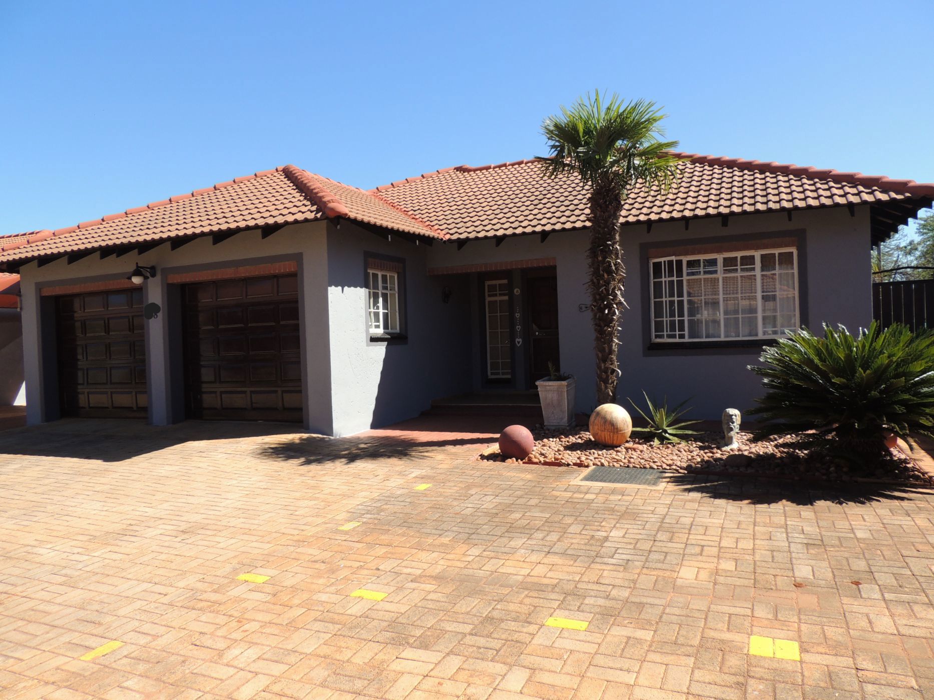 Townhouse for sale in Mookgopong (Naboomspruit) - 1MDM1739398