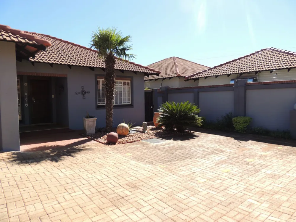 Townhouse for sale in Mookgopong (Naboomspruit) - 1MDM1739398 Townhouse for sale in Mookgopong (Naboomspruit) - 1MDM1739398