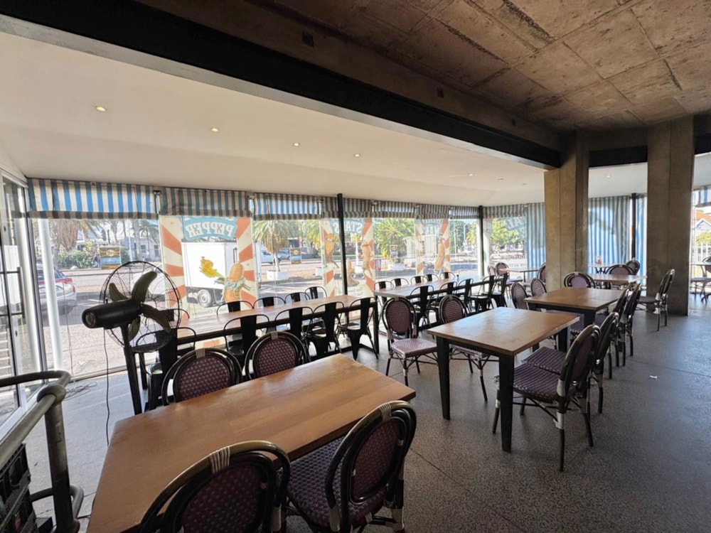 Commercial retail property to rent in Essenwood - 1DA1739473