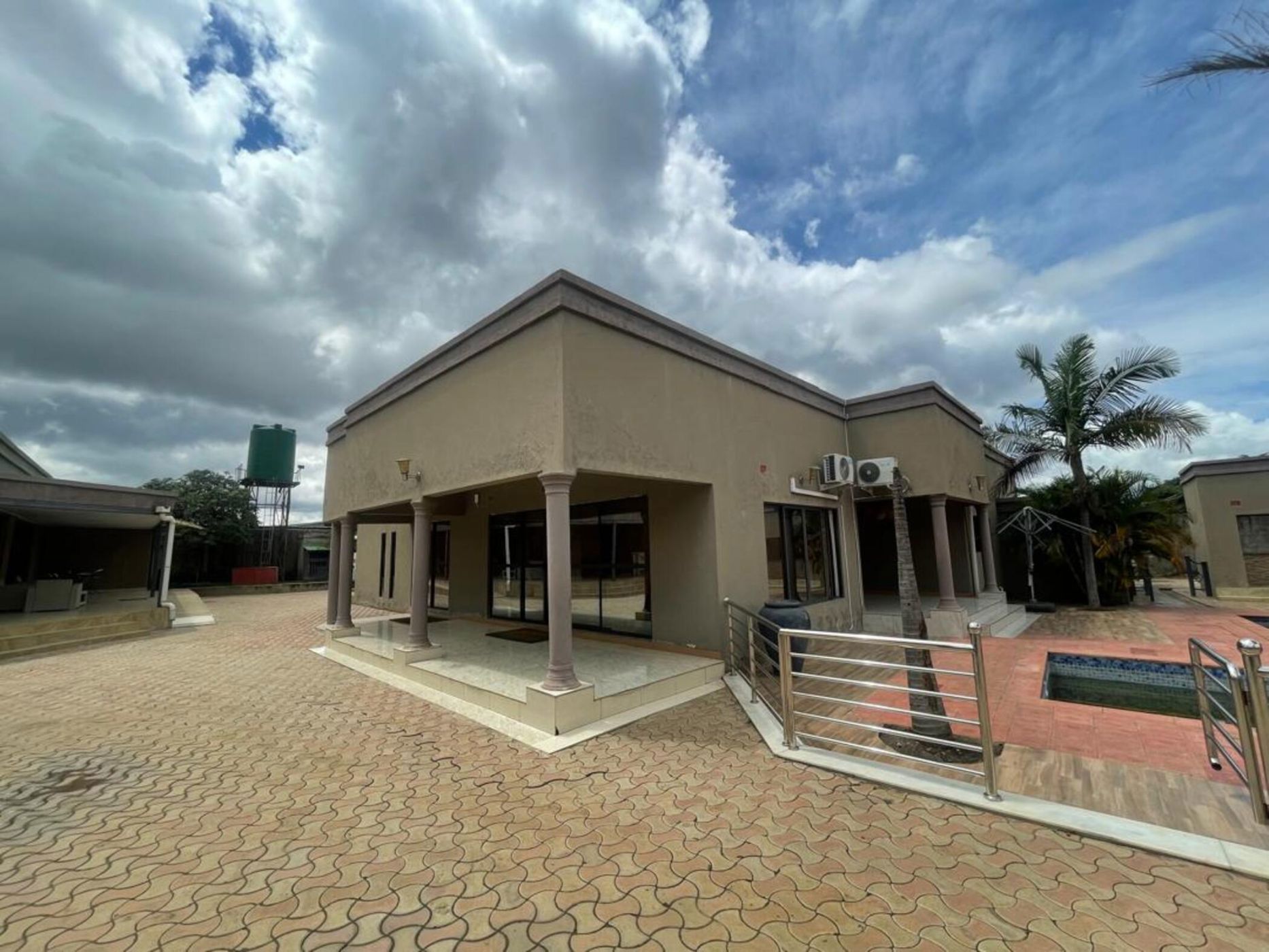 Poultry farm for sale in Makeni, Zambia - 3ZA1740530