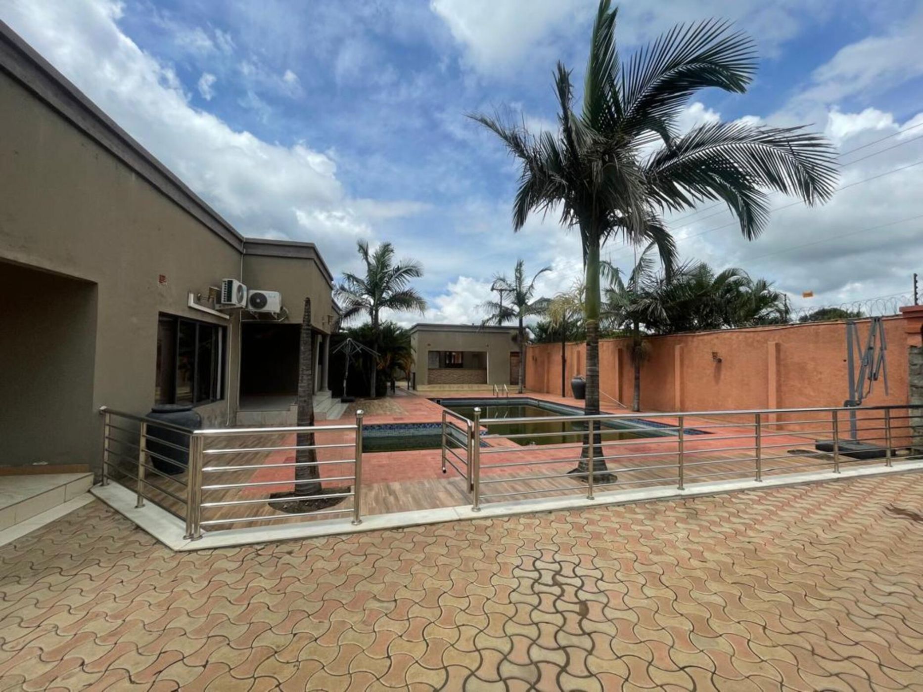 Poultry farm for sale in Makeni, Zambia - 3ZA1740530