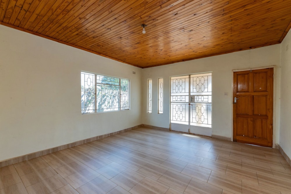 House for sale in Crowborough, Zimbabwe - 3ZB1739921 House for sale in Crowborough, Zimbabwe - 3ZB1739921