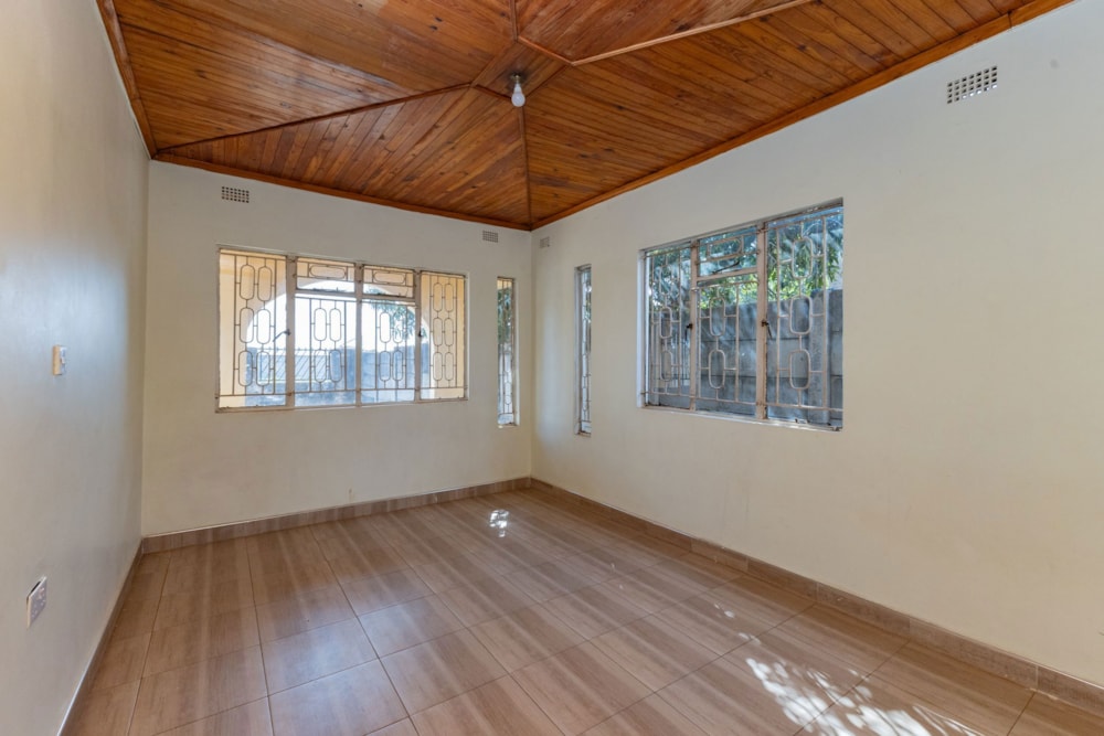 House for sale in Crowborough, Zimbabwe - 3ZB1739921 House for sale in Crowborough, Zimbabwe - 3ZB1739921