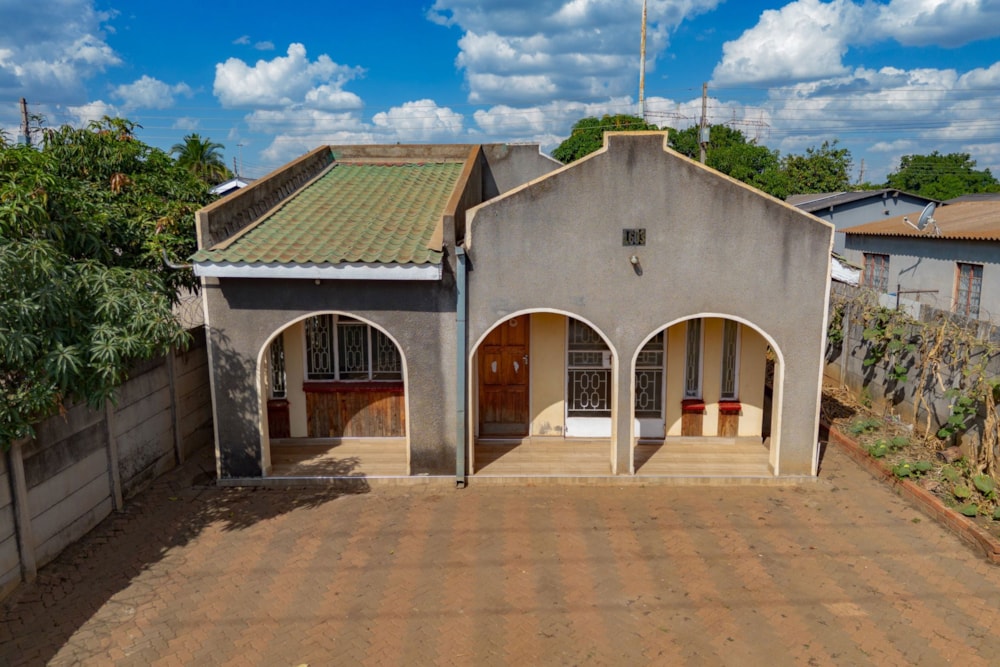 House for sale in Crowborough, Zimbabwe - 3ZB1739921 House for sale in Crowborough, Zimbabwe - 3ZB1739921