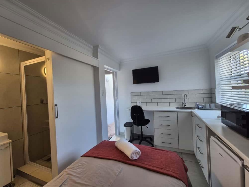 Bachelor apartment to rent in Langerug - TKL1739599