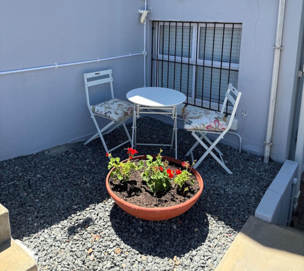 Bachelor apartment to rent in Langerug - TKL1739599