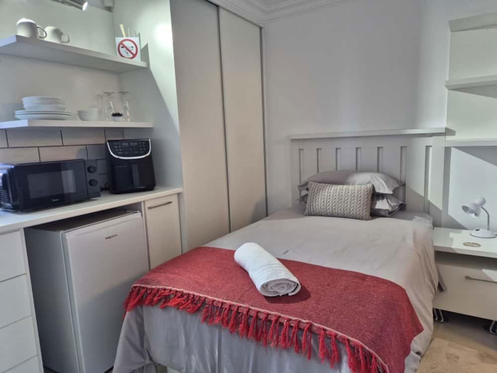 Bachelor apartment to rent in Langerug - TKL1739599