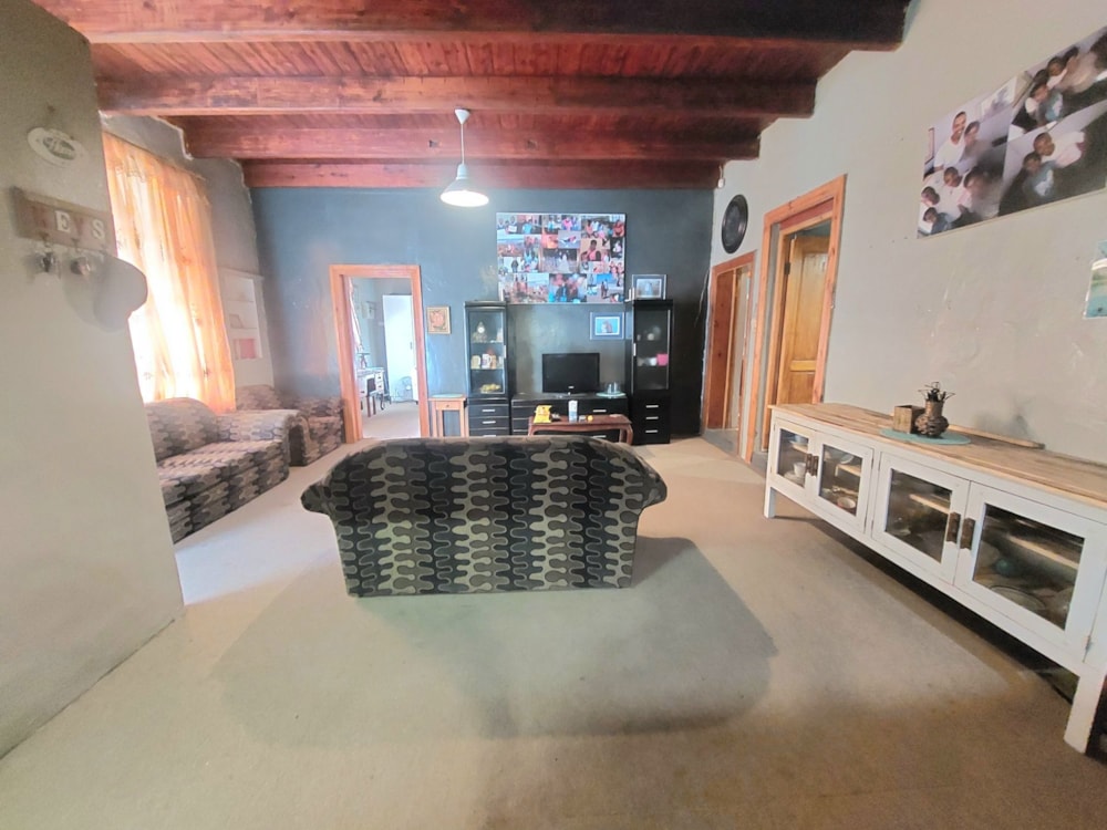 House for sale in Riversdale, Garden Route - 1SR1739636 House for sale in Riversdale, Garden Route - 1SR1739636