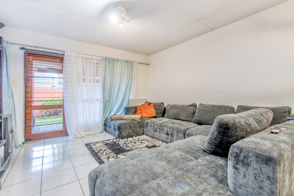 Apartment to rent in Ferndale, Randburg - RAL1739667