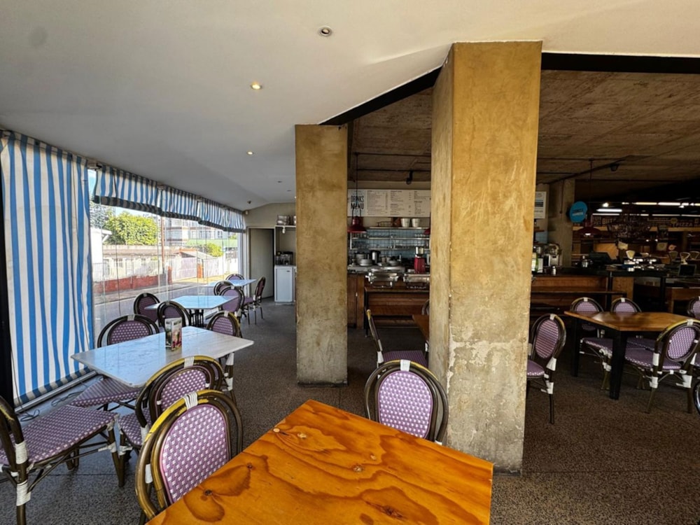 Commercial retail property to rent in Essenwood - 1DA1739739