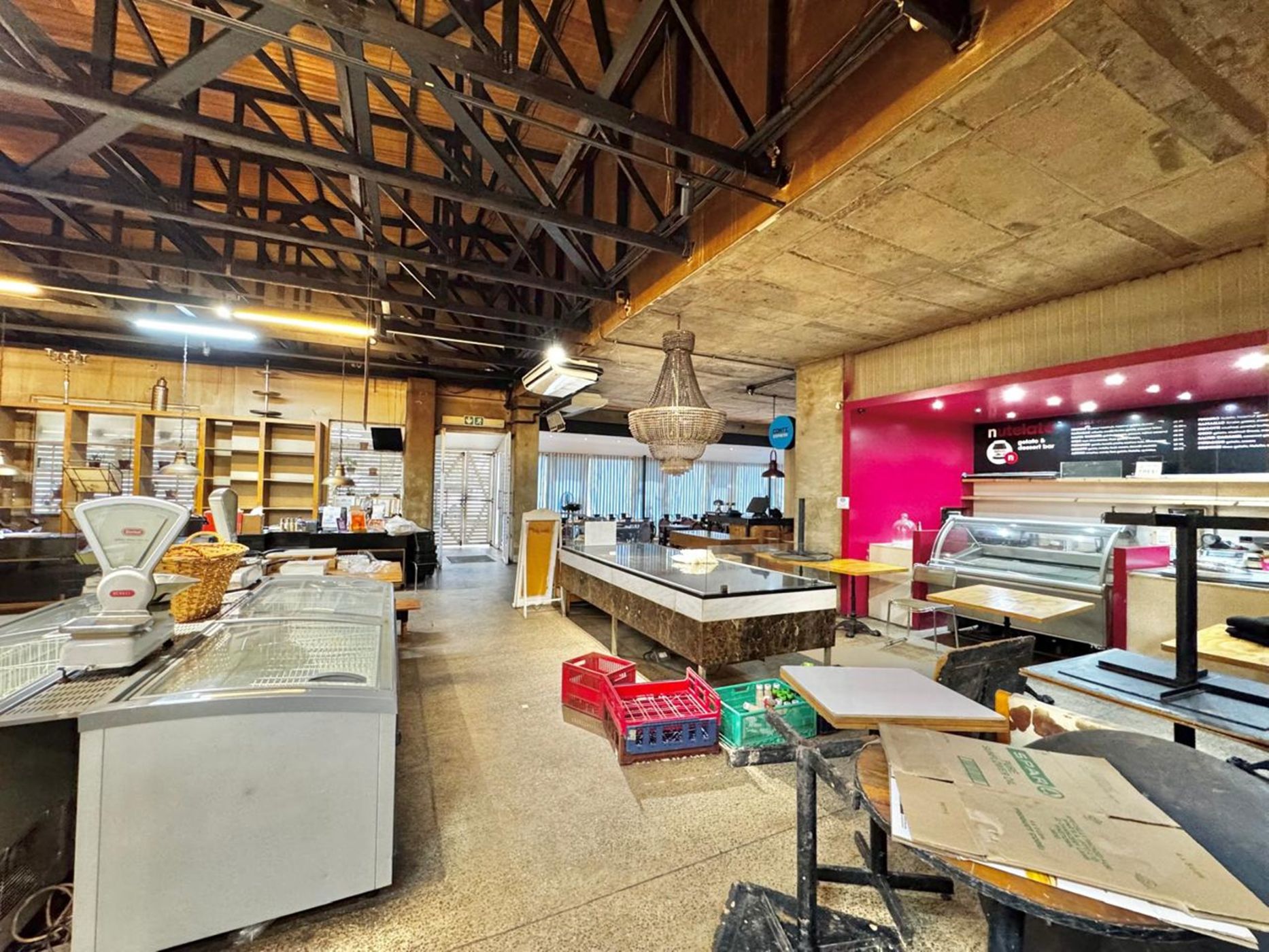 Commercial retail property to rent in Essenwood - 1DA1739739