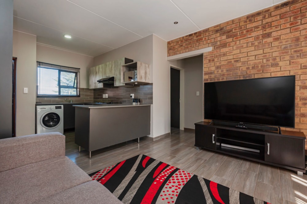 Security complex home for sale in Kensington B - RAN1740361