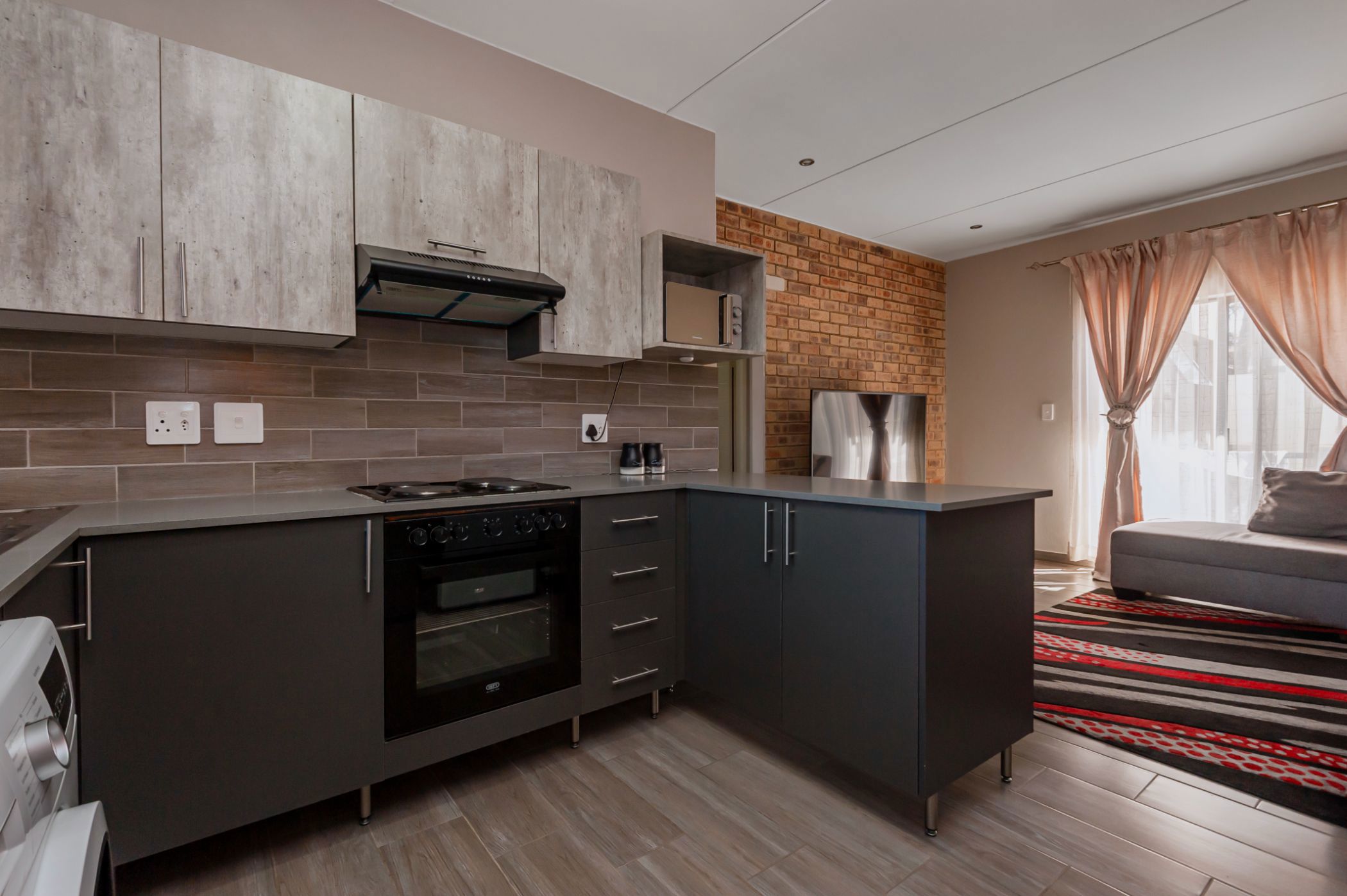 Security complex home for sale in Kensington B - RAN1740361