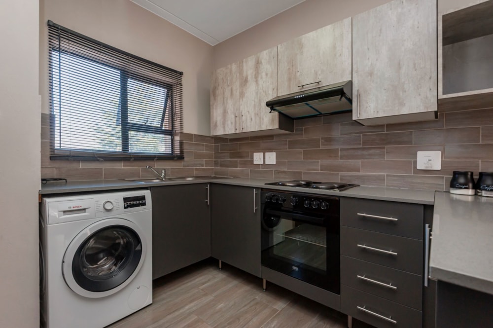 Security complex home for sale in Kensington B - RAN1740361