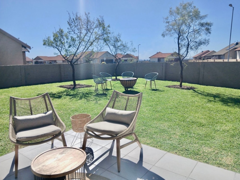 Security complex home for sale in Waterkloof, Rustenburg - 1RU1739941 Security complex home for sale in Waterkloof, Rustenburg - 1RU1739941