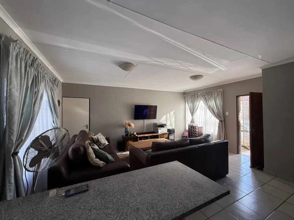 Security estate home for sale in Jackaroo Park - 1WD1740009 Security estate home for sale in Jackaroo Park - 1WD1740009