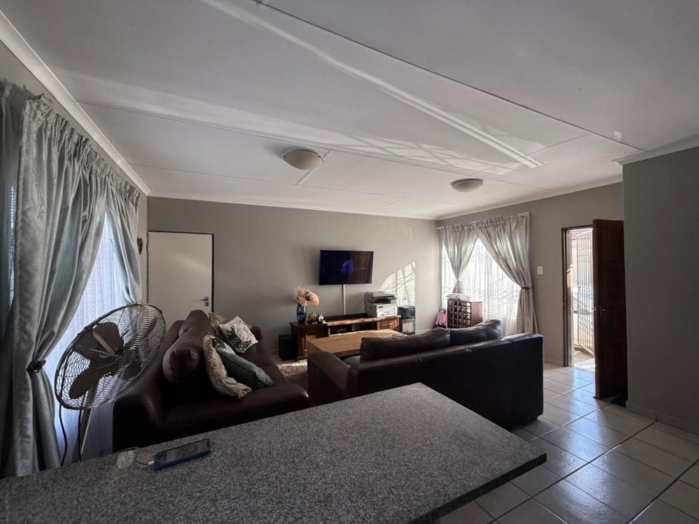 Security estate home for sale in Jackaroo Park - 1WD1740009 Security estate home for sale in Jackaroo Park - 1WD1740009