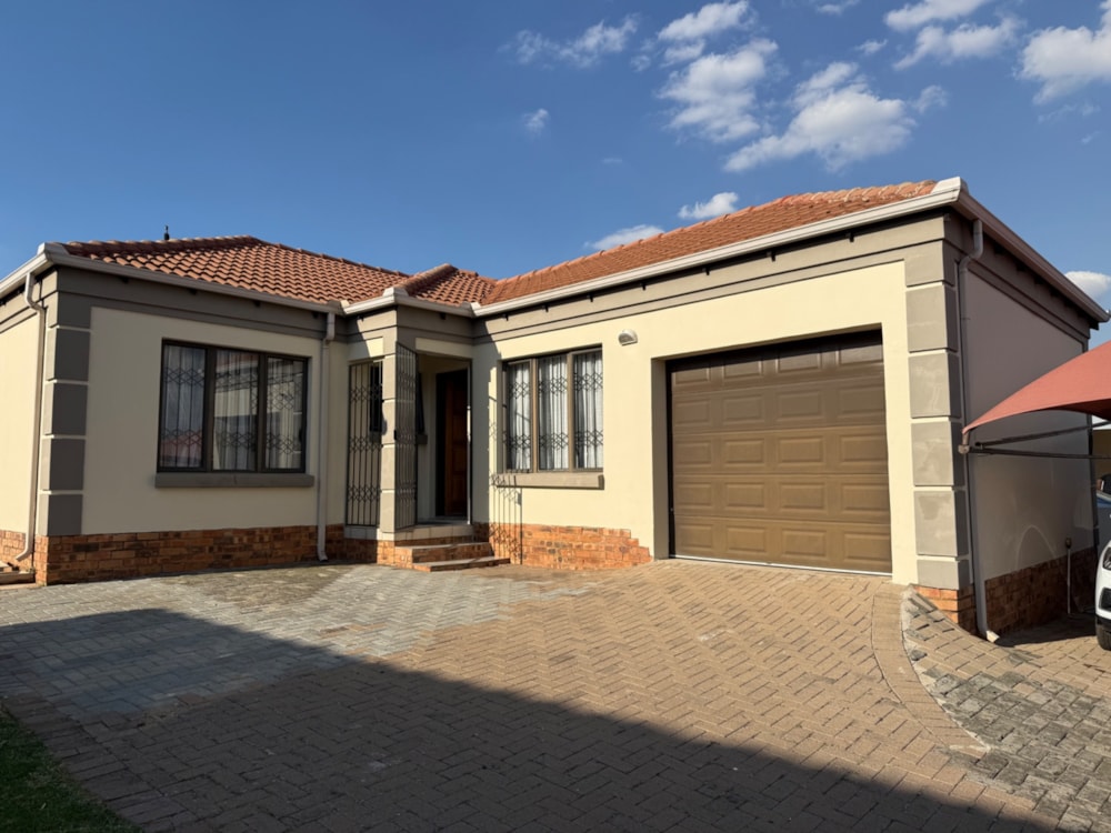 Security estate home for sale in Jackaroo Park - 1WD1740009 Security estate home for sale in Jackaroo Park - 1WD1740009