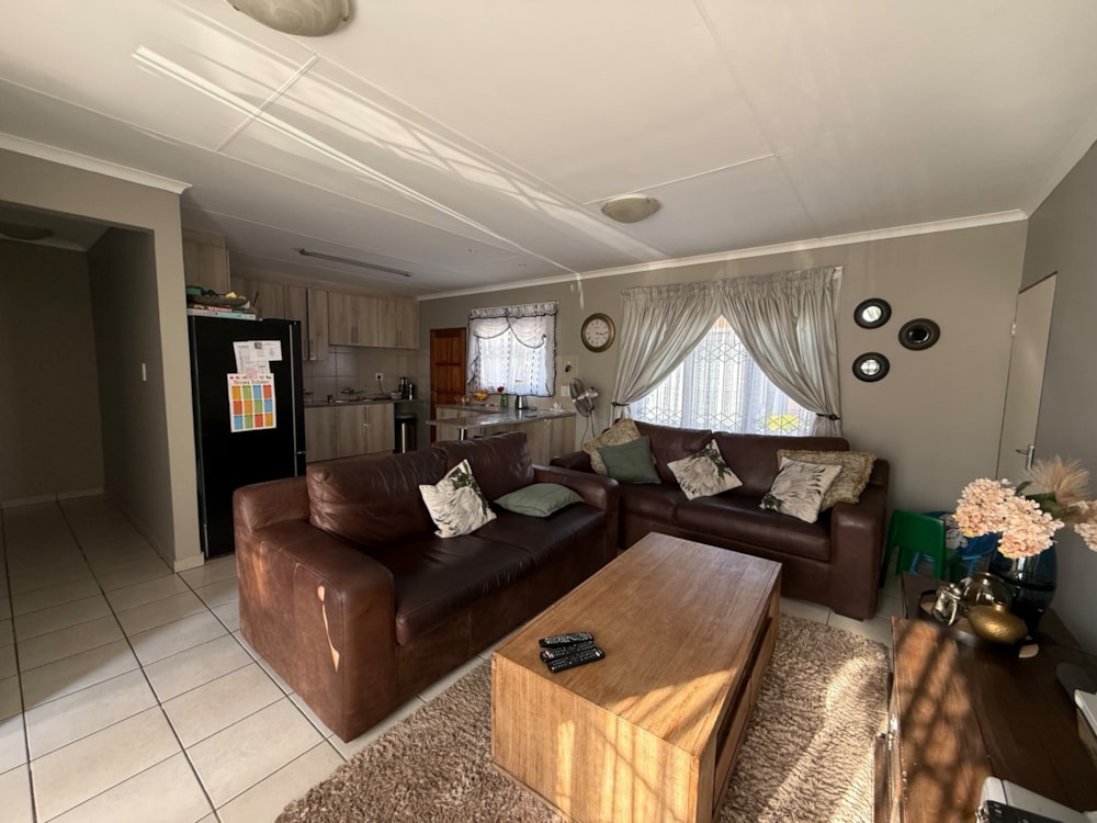 Security estate home for sale in Jackaroo Park - 1WD1740009 Security estate home for sale in Jackaroo Park - 1WD1740009