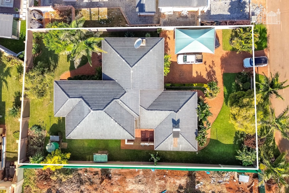 Double-storey house for sale in Borrowdale Brooke, Zimbabwe - 3ZB1740101 Double-storey house for sale in Borrowdale Brooke, Zimbabwe - 3ZB1740101