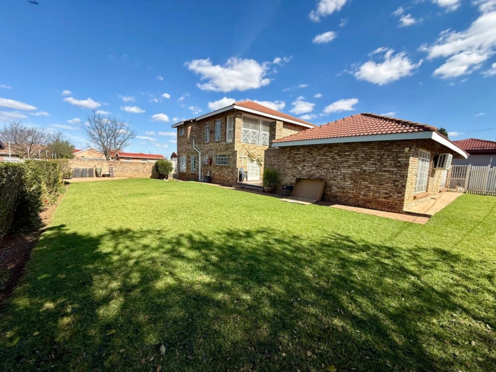 House for sale in Potchefstroom - 1PCH1741349 House for sale in Potchefstroom - 1PCH1741349