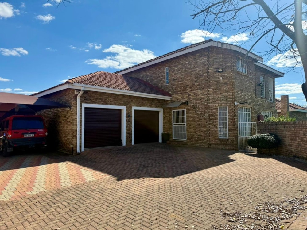 House for sale in Potchefstroom - 1PCH1741349 House for sale in Potchefstroom - 1PCH1741349