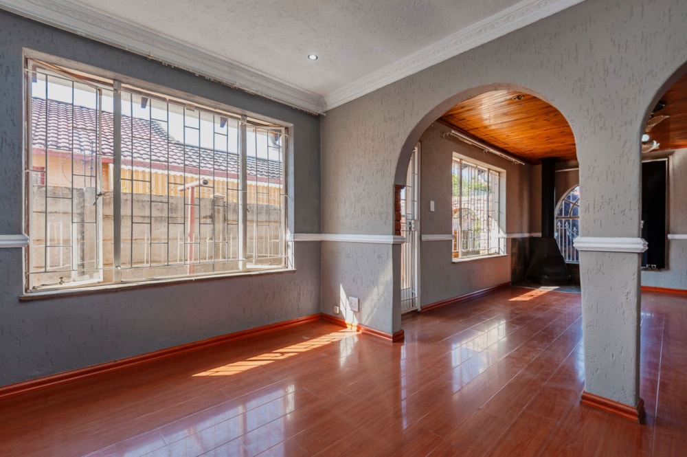 House for sale in Lenasia South - 1GV1740516