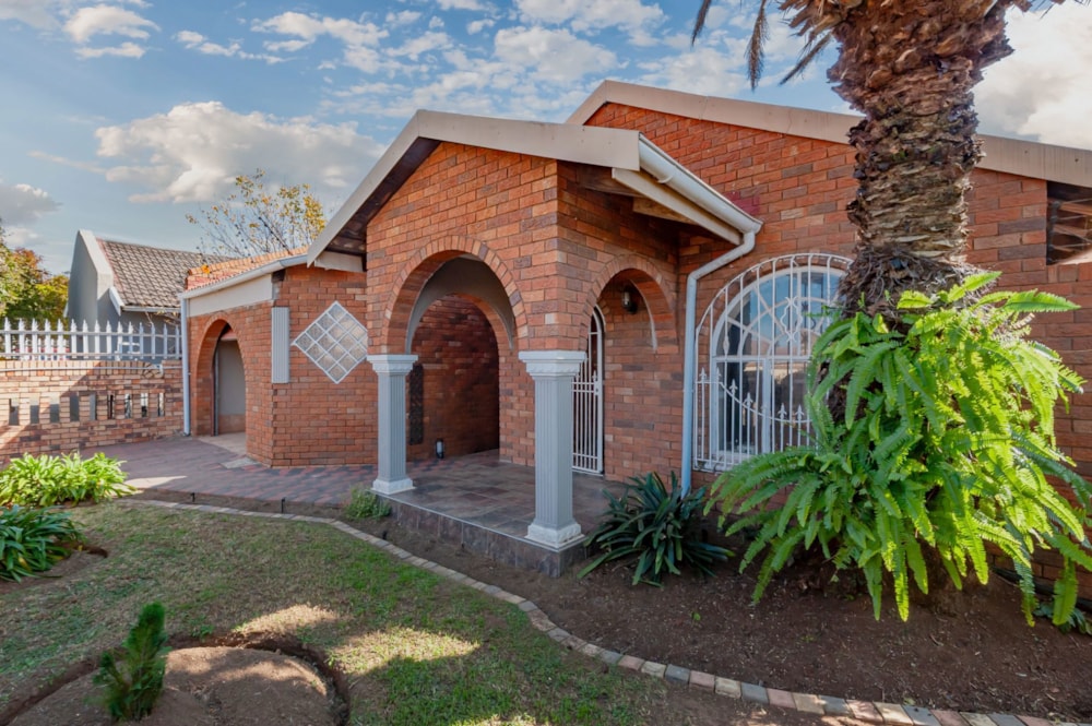 House for sale in Lenasia South - 1GV1740516