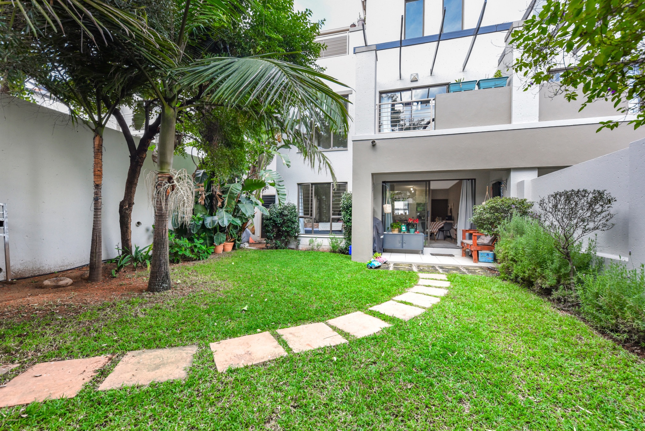 Apartment for sale in Douglasdale - FW1741033