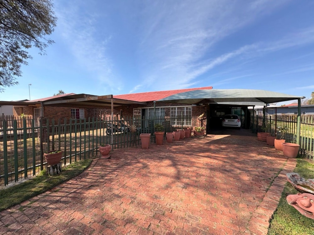 House for sale in Potchefstroom - 1PCH1740246 House for sale in Potchefstroom - 1PCH1740246