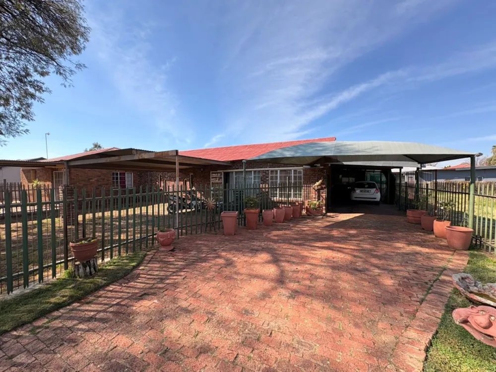 House for sale in Potchefstroom - 1PCH1740246 House for sale in Potchefstroom - 1PCH1740246