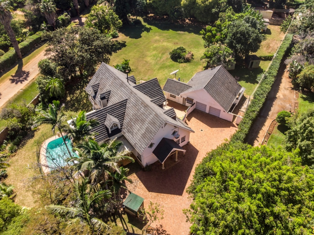 Double-storey house for sale in Emerald Hill, Zimbabwe - 3ZB1740199 Double-storey house for sale in Emerald Hill, Zimbabwe - 3ZB1740199