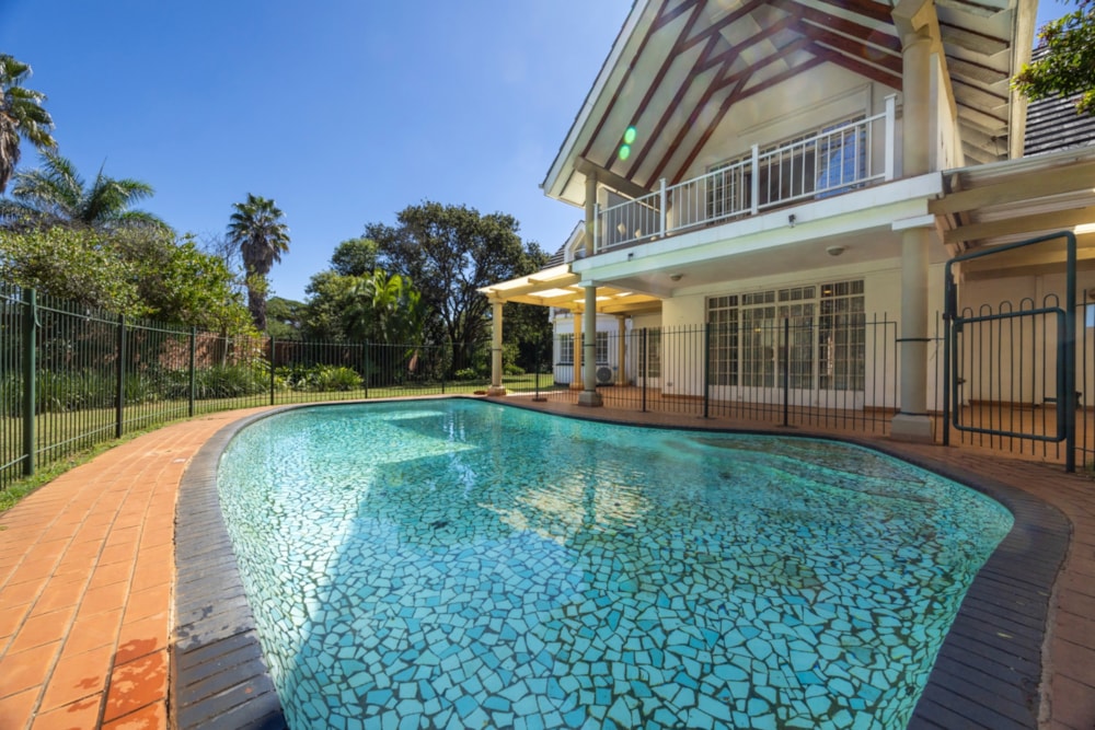 Double-storey house for sale in Emerald Hill, Zimbabwe - 3ZB1740199 Double-storey house for sale in Emerald Hill, Zimbabwe - 3ZB1740199