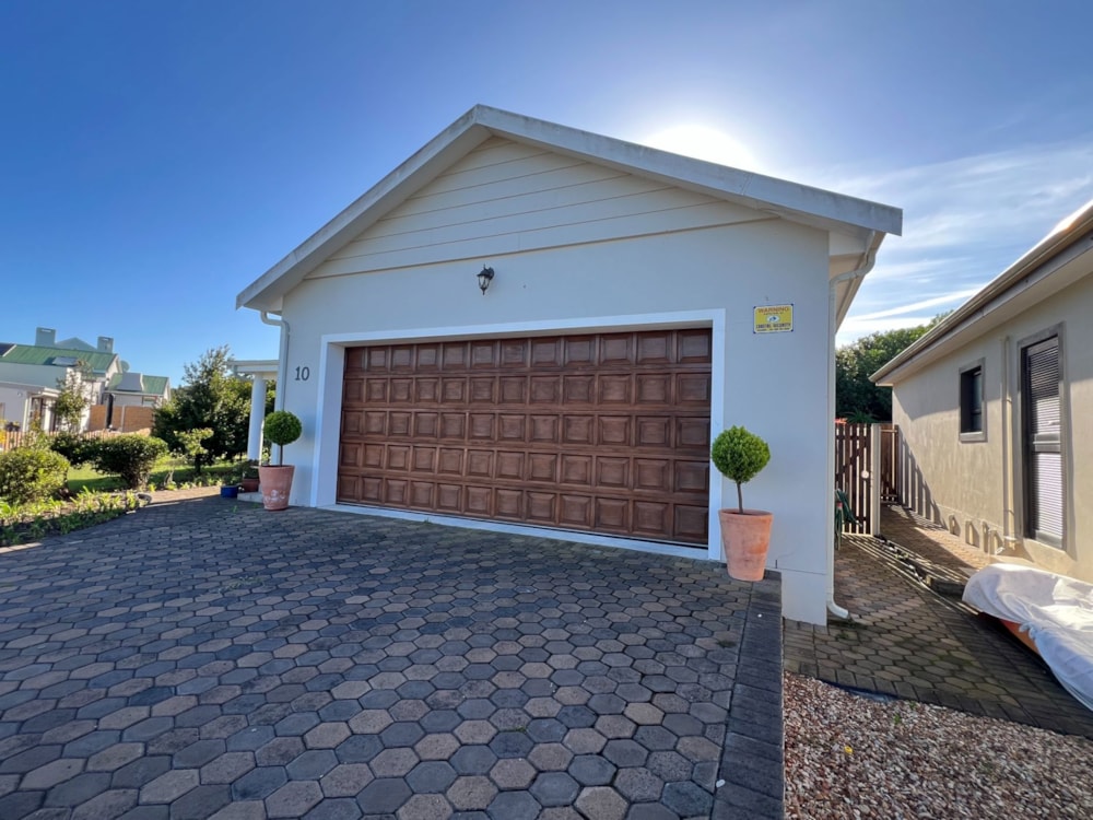 House for sale in Stilbaai West - 1SR1740309 House for sale in Stilbaai West - 1SR1740309