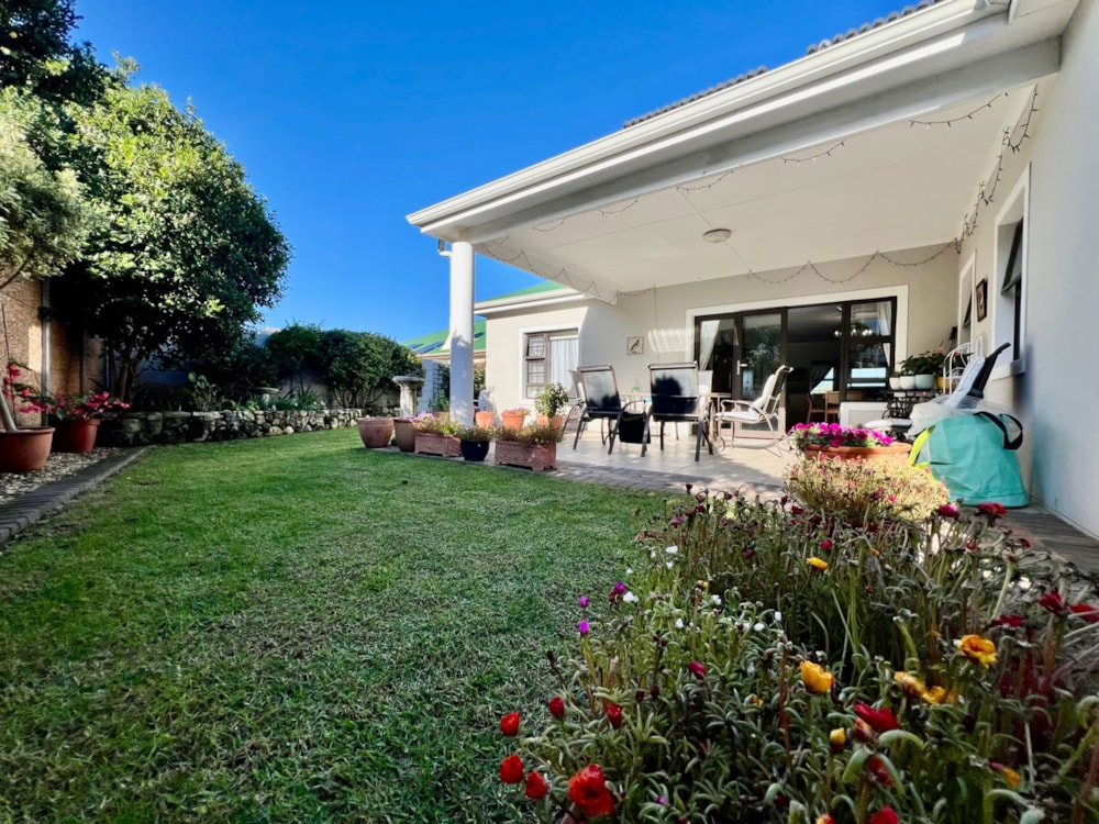 House for sale in Stilbaai West - 1SR1740309 House for sale in Stilbaai West - 1SR1740309